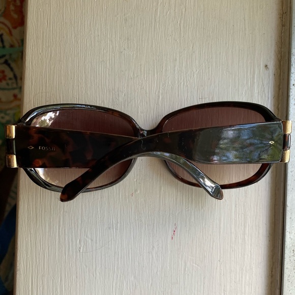 Sold- Fossil brown tortoise shell wide sunglasses - Picture 5 of 6